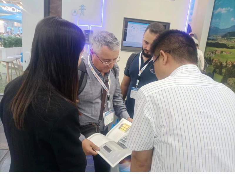 meet with clients at intersolar